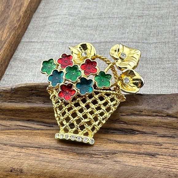 Vintage Gold Tone Enamel Clear Rhinestone Flower Basket Brooch Pin Openwork 1.75 - Picture 8 of 10